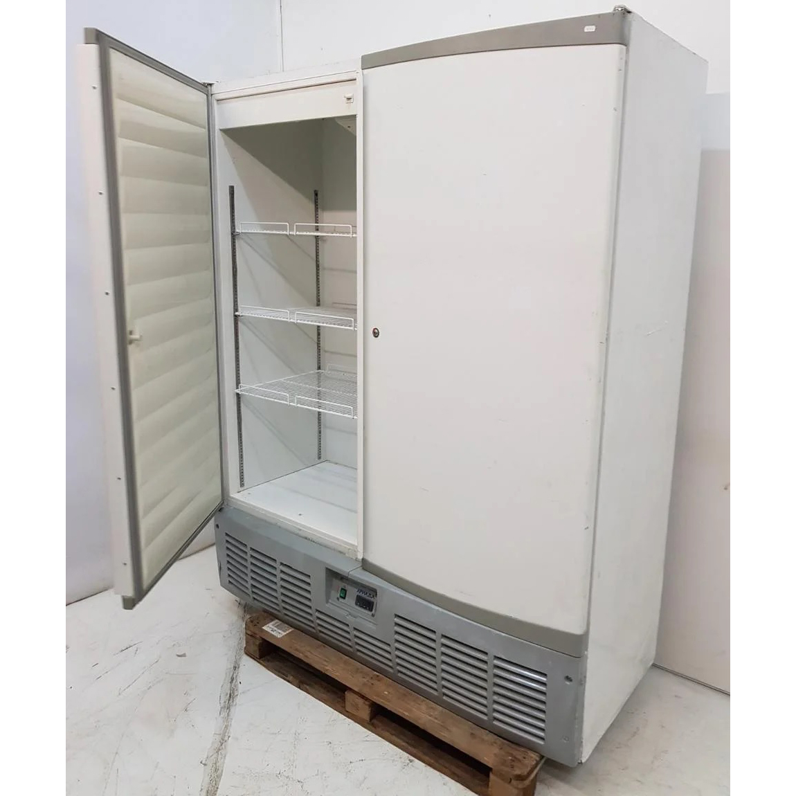 холодильный шкаф r1400v ариада норма заправки фреона