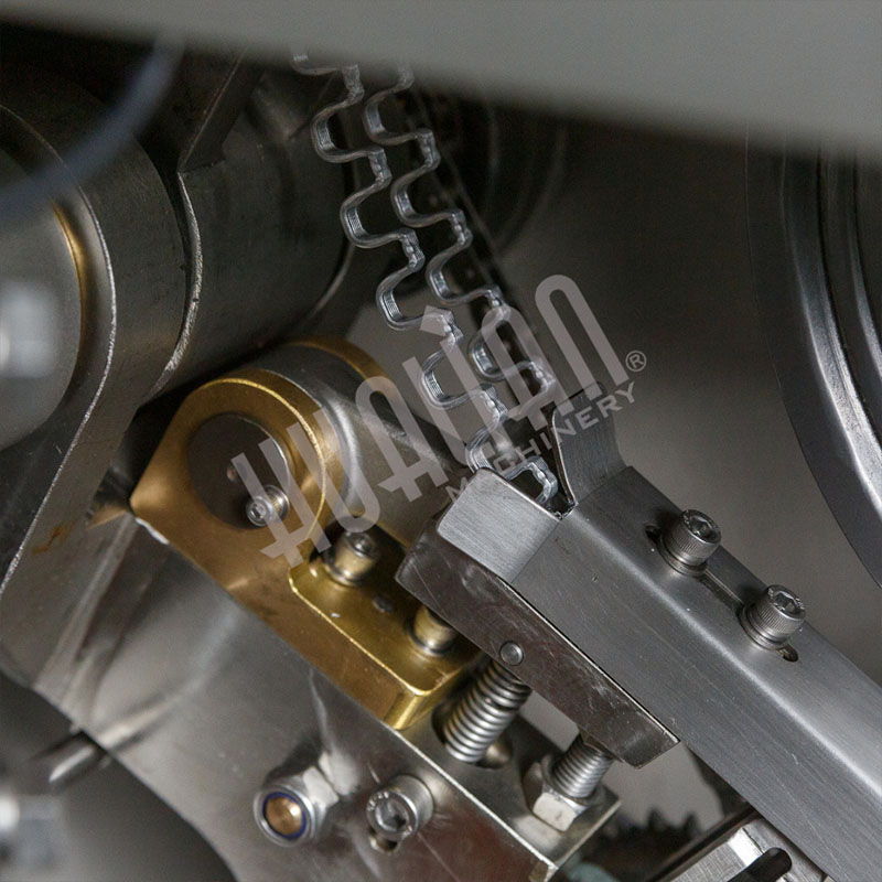 картинка Двухскрепочный механический клипсатор с наложением петли Hualian DKJC18/15